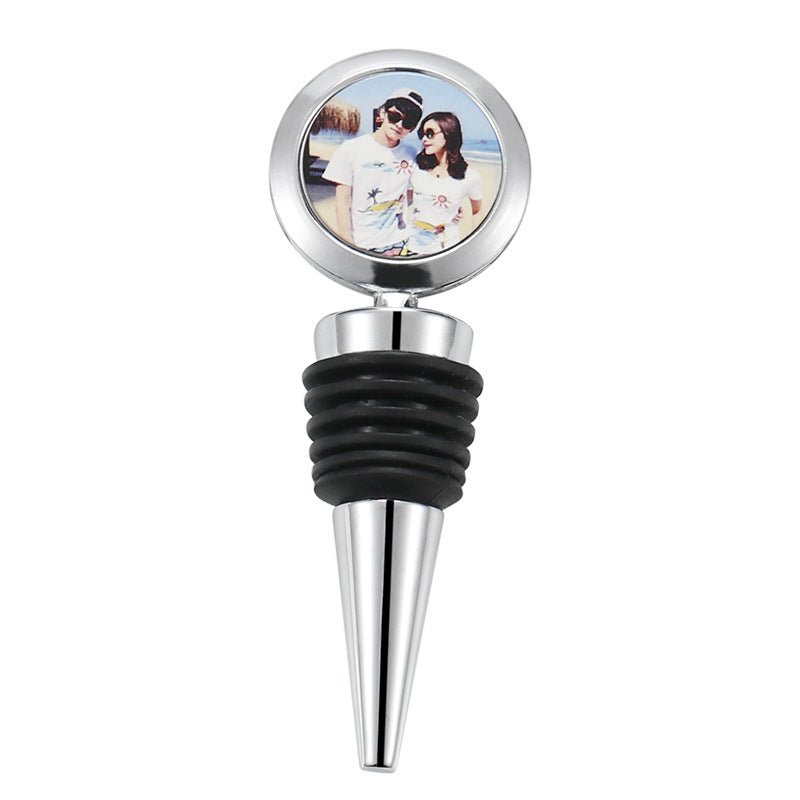Shiny silver-colored sublimation bottle stopper with round photo top printed with a couple at the beach